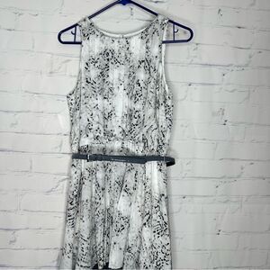 Jessica Simpson‎ medium white & gray dress with belt